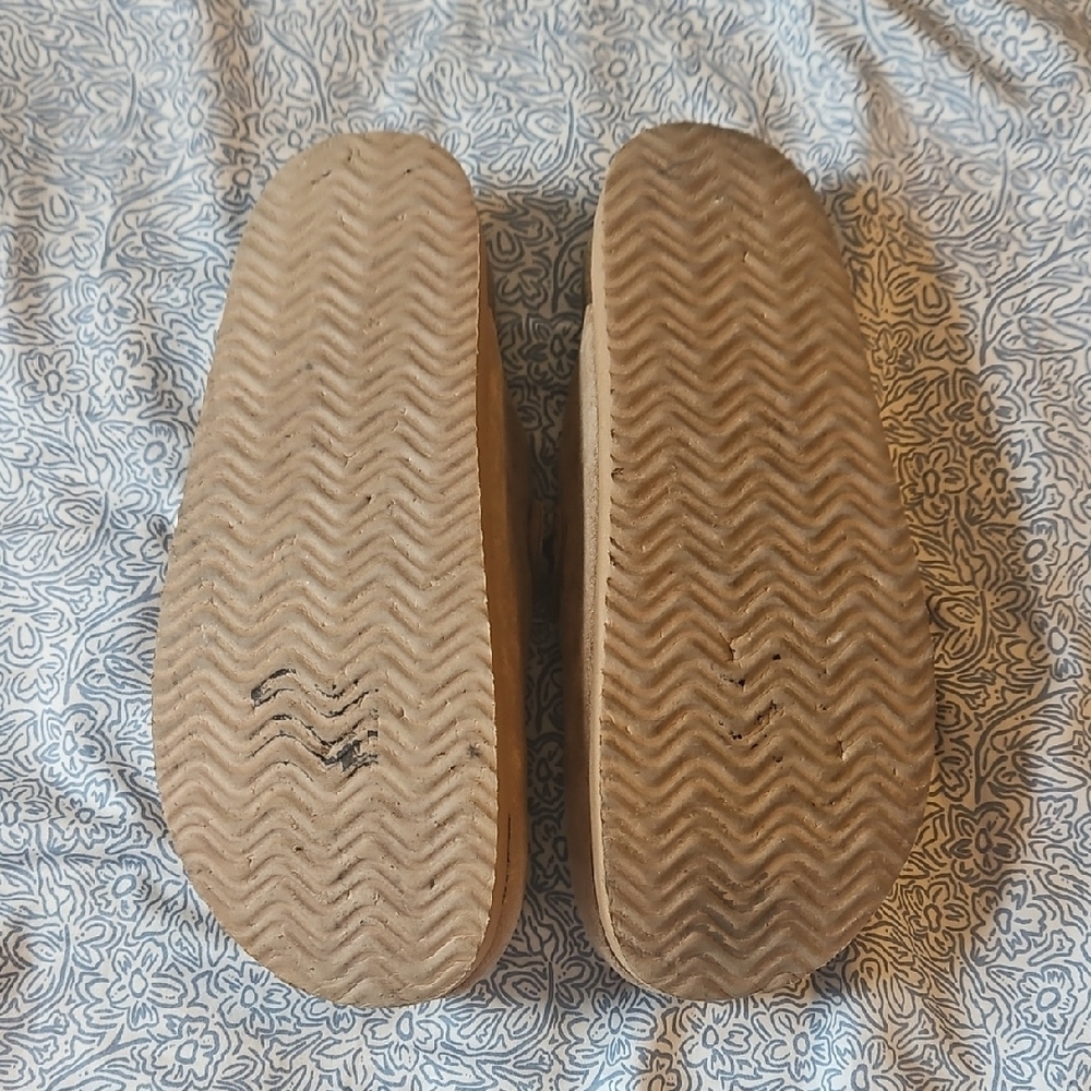 American Eagle Outfitters Tan Suede Slip-On Clogs - Picture 3 of 6